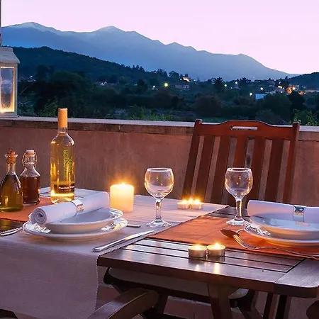 Arosmari Cottages *